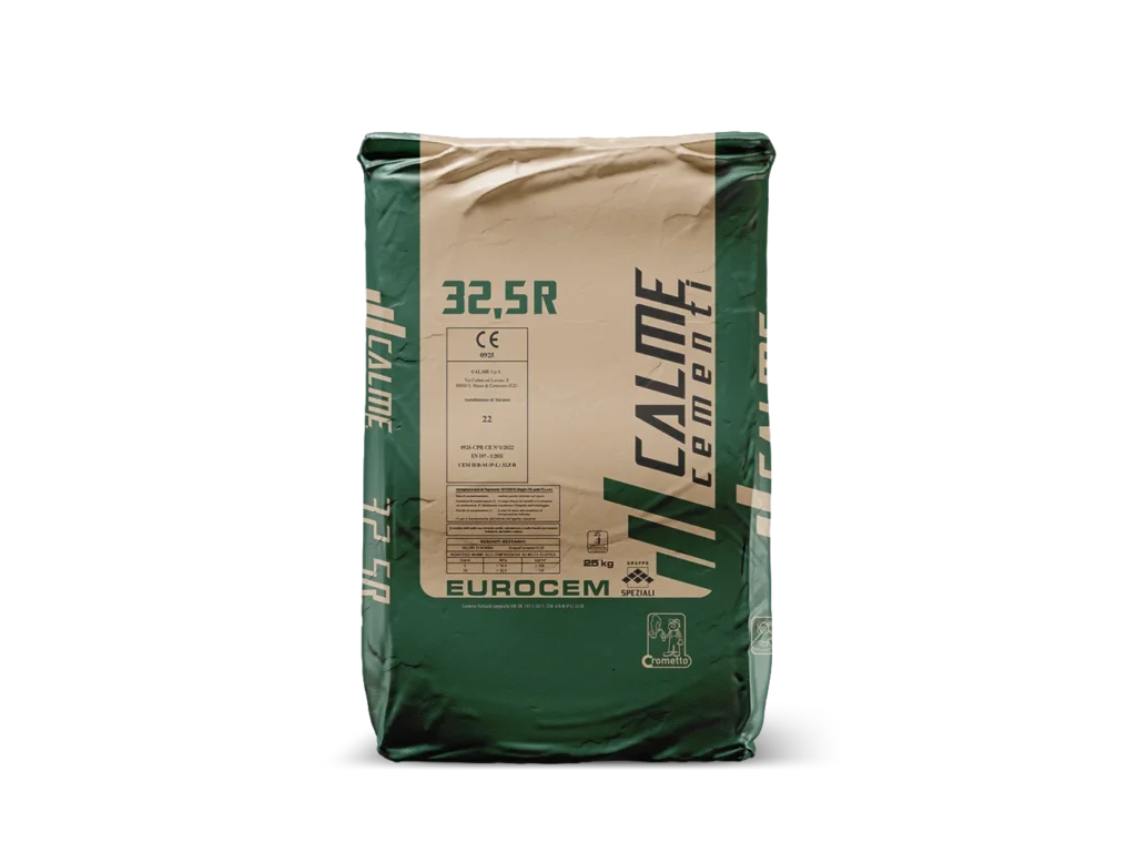 Sacco da 25 kg di Eurocem CEM II/B-M (P-L) 32,5 R, cemento Portland composito Calme, stabilimento di Taranto